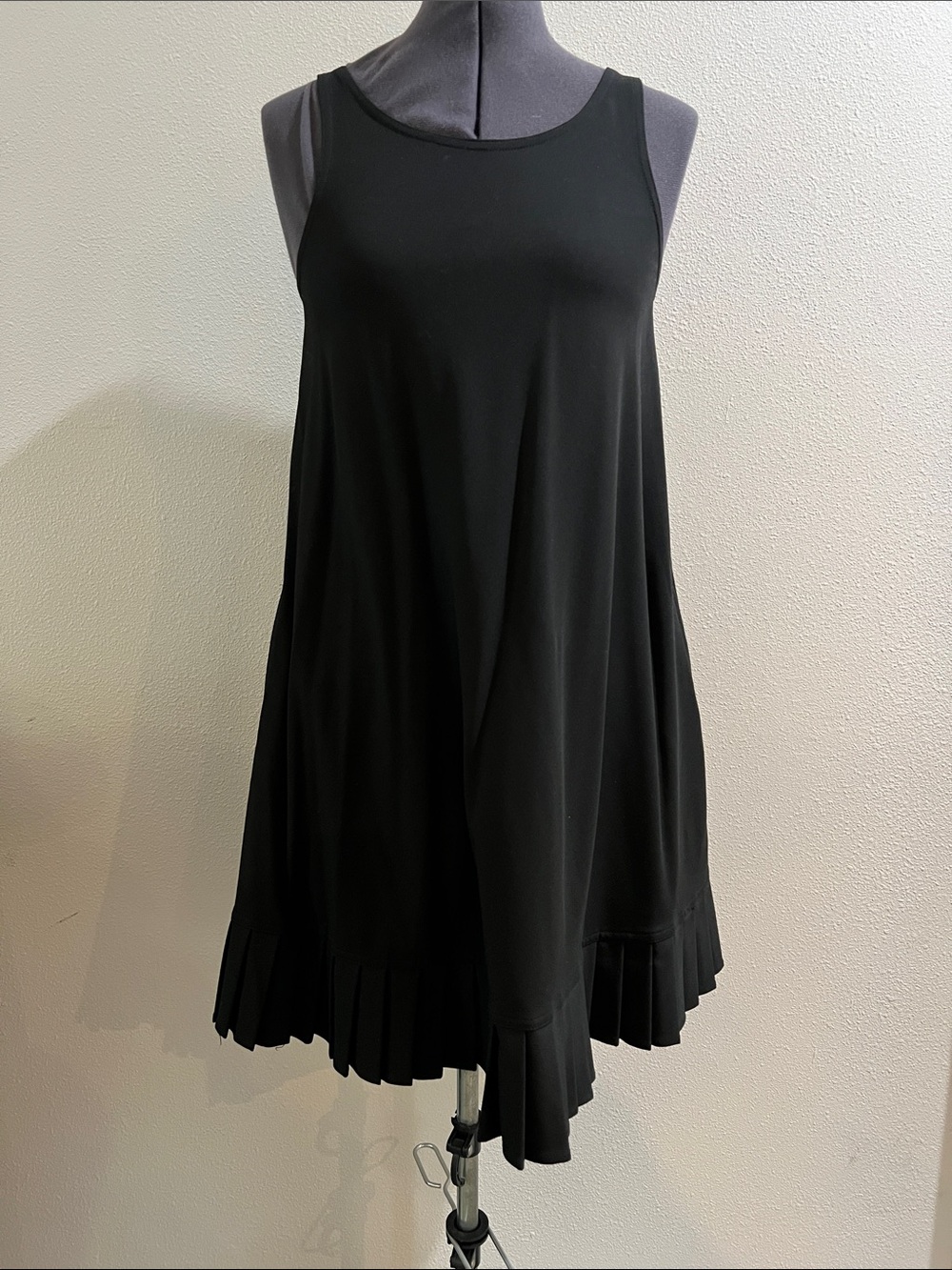 Old Navy Black Pleated Hem Shift Dress
